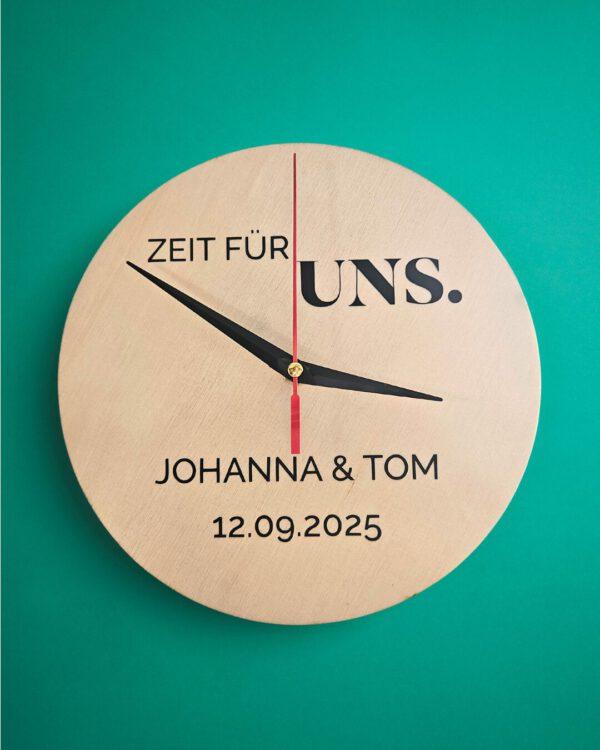 Personalisierte Wanduhr zur Hochzeit – mit Namen & Datum, Holz, Ø 20 cm